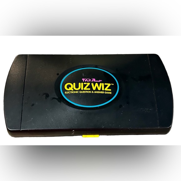 Vintage Quiz Wiz Tiger Electronics Handheld Question & Answer Game Book & Cartri - Picture 2 of 3